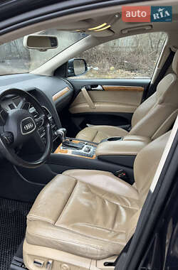 Внедорожник / Кроссовер Audi Q7 2011 в 