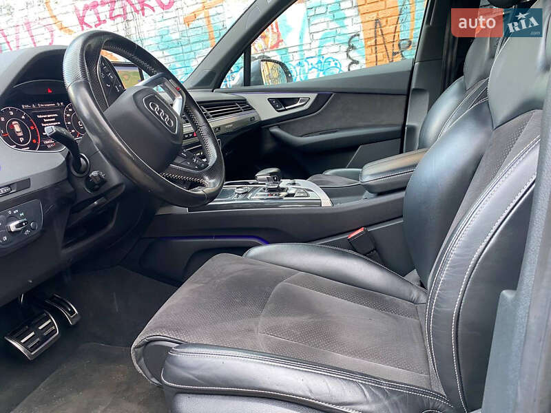 Позашляховик / Кросовер Audi Q7 2016 в Луцьку