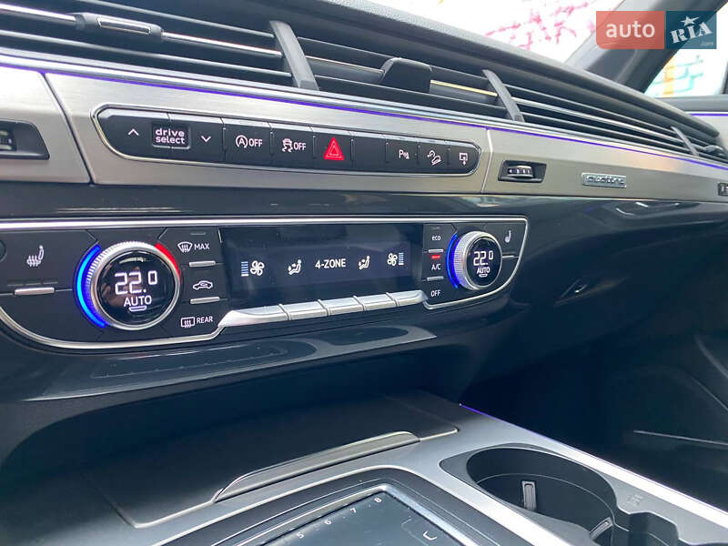 Позашляховик / Кросовер Audi Q7 2016 в Луцьку