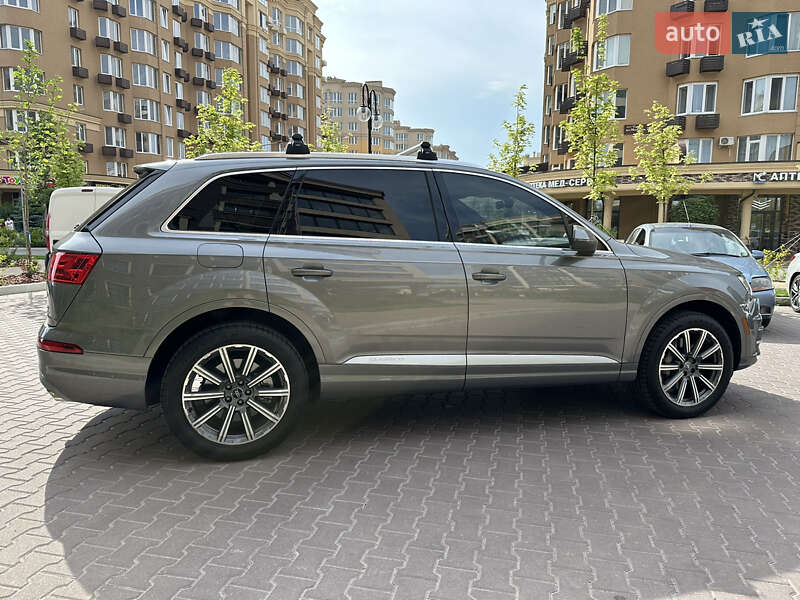 Внедорожник / Кроссовер Audi Q7 2017 в Киеве