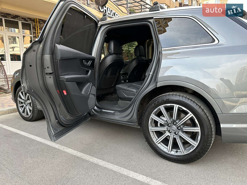 Внедорожник / Кроссовер Audi Q7 2017 в Киеве