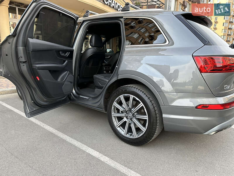 Внедорожник / Кроссовер Audi Q7 2017 в Киеве