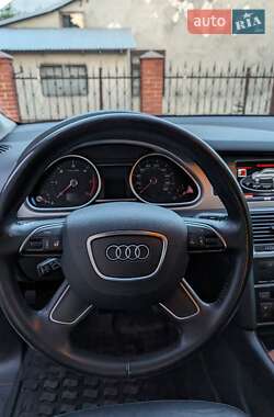 Внедорожник / Кроссовер Audi Q7 2015 в 