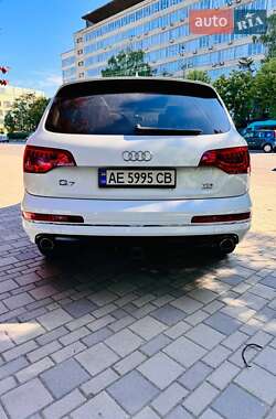 Внедорожник / Кроссовер Audi Q7 2015 в 