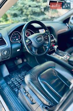 Внедорожник / Кроссовер Audi Q7 2015 в 