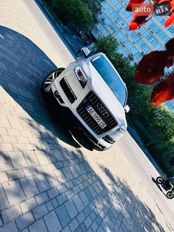 Внедорожник / Кроссовер Audi Q7 2015 в 