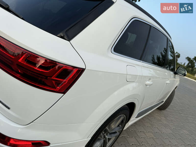 Позашляховик / Кросовер Audi Q7 2015 в Ізмаїлі
