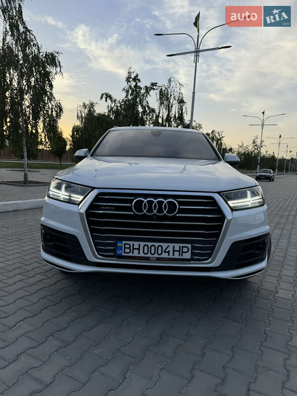 Позашляховик / Кросовер Audi Q7 2015 в Ізмаїлі