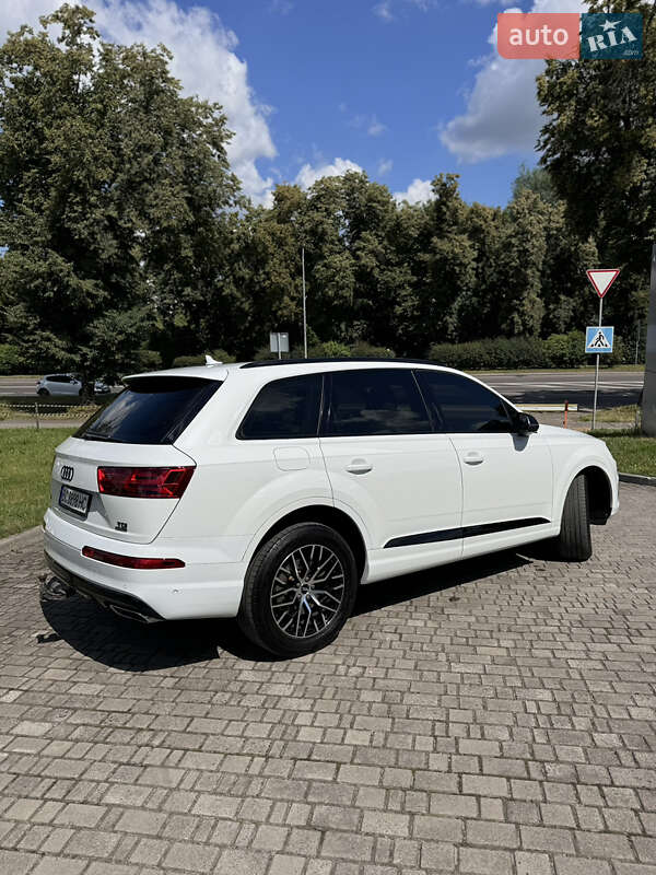Позашляховик / Кросовер Audi Q7 2016 в Львові