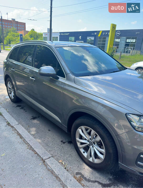 Позашляховик / Кросовер Audi Q7 2016 в Рівному