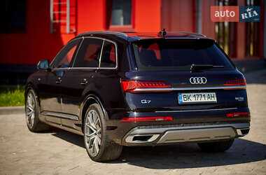 Внедорожник / Кроссовер Audi Q7 2019 в Ровно