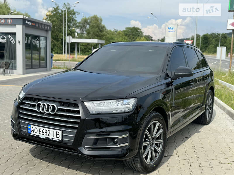 Позашляховик / Кросовер Audi Q7 2017 в Мукачевому