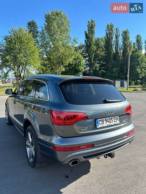 Позашляховик / Кросовер Audi Q7 2015 в Чернігові