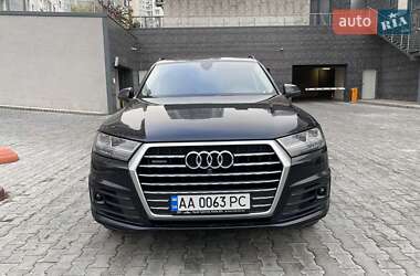Внедорожник / Кроссовер Audi Q7 2016 в 