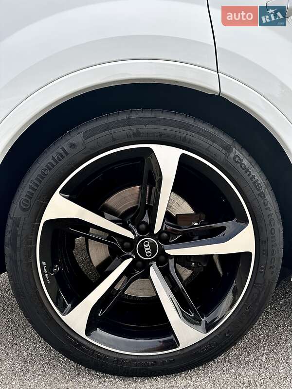 Позашляховик / Кросовер Audi Q7 2020 в Ужгороді