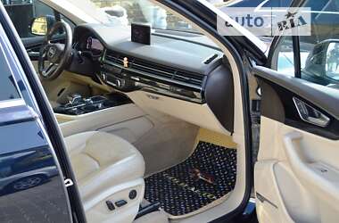 Внедорожник / Кроссовер Audi Q7 2016 в 