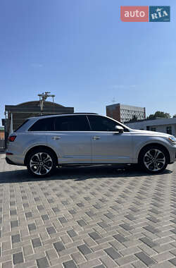 Внедорожник / Кроссовер Audi Q7 2020 в 
