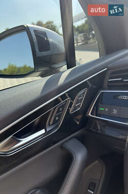 Внедорожник / Кроссовер Audi Q7 2020 в 
