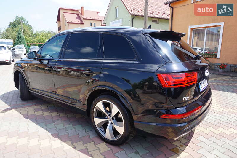 Позашляховик / Кросовер Audi Q7 2015 в Самборі