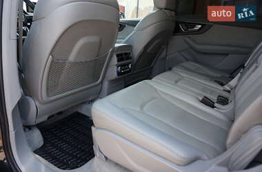 Внедорожник / Кроссовер Audi Q7 2015 в 