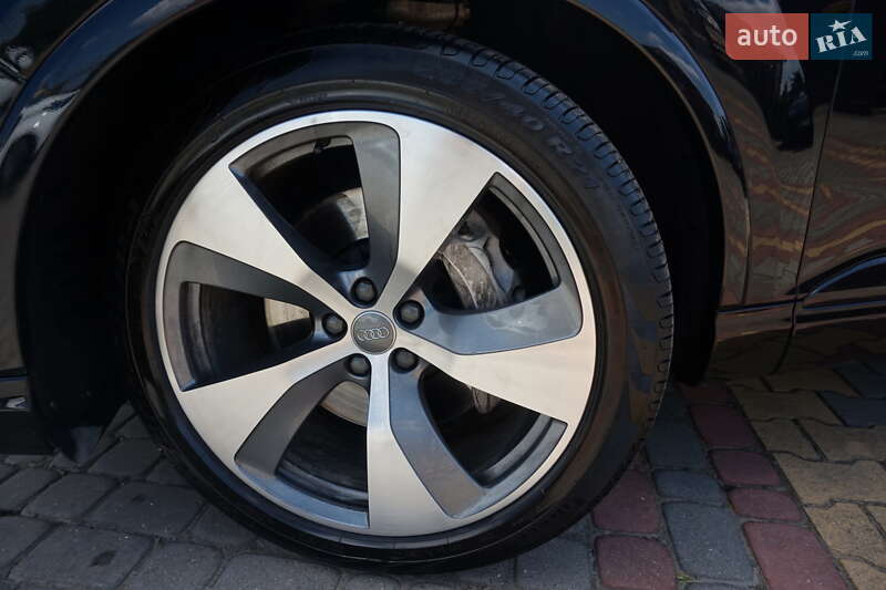 Позашляховик / Кросовер Audi Q7 2015 в Самборі