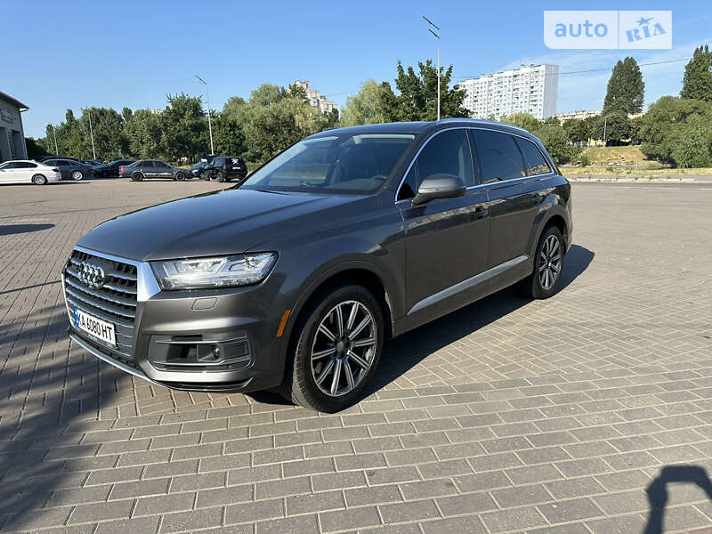 Позашляховик / Кросовер Audi Q7 2018 в 