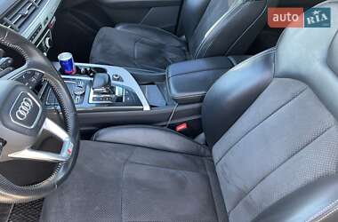 Внедорожник / Кроссовер Audi Q7 2016 в 