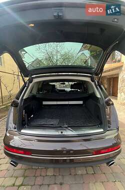 Позашляховик / Кросовер Audi Q7 2012 в Ужгороді