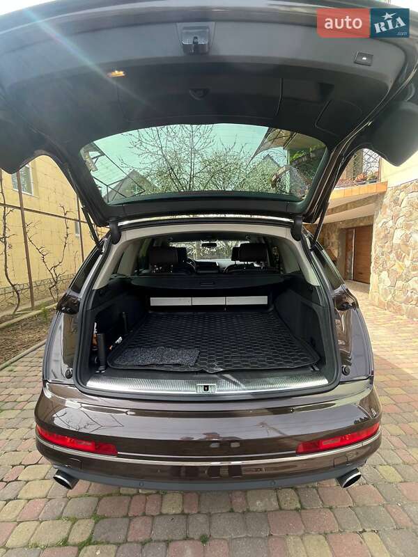 Позашляховик / Кросовер Audi Q7 2012 в Ужгороді