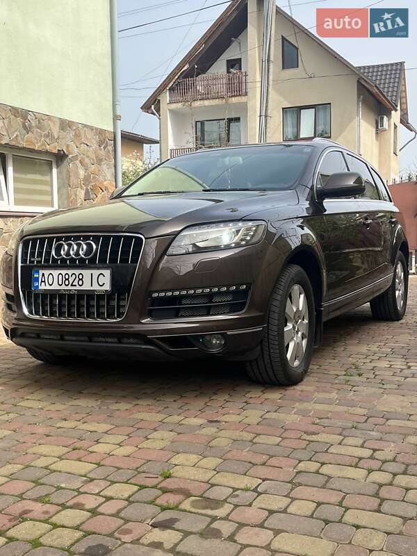 Позашляховик / Кросовер Audi Q7 2012 в Ужгороді