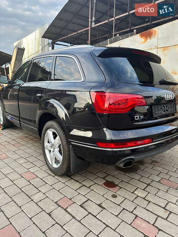Позашляховик / Кросовер Audi Q7 2015 в Ужгороді