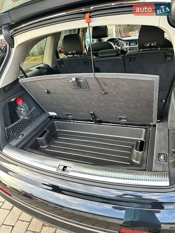 Позашляховик / Кросовер Audi Q7 2015 в Ужгороді