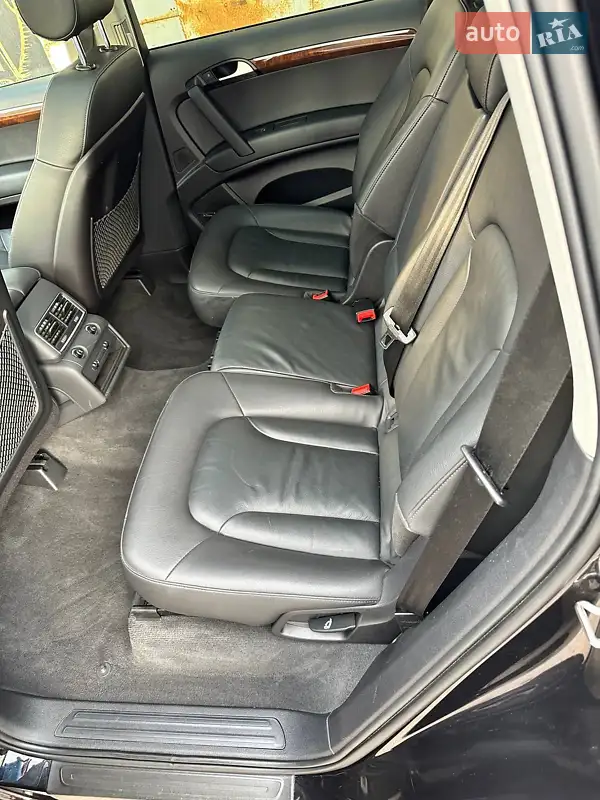 Внедорожник / Кроссовер Audi Q7 2015 в 