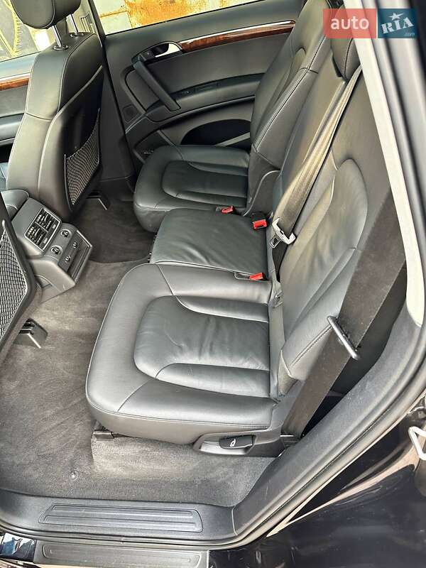 Позашляховик / Кросовер Audi Q7 2015 в Ужгороді