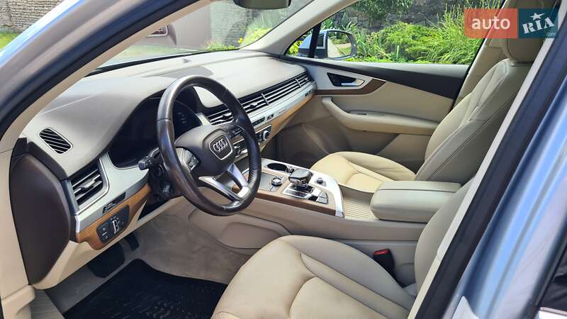 Внедорожник / Кроссовер Audi Q7 2017 в Ровно