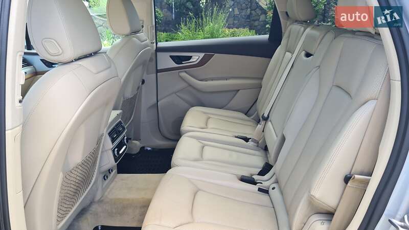 Внедорожник / Кроссовер Audi Q7 2017 в Ровно