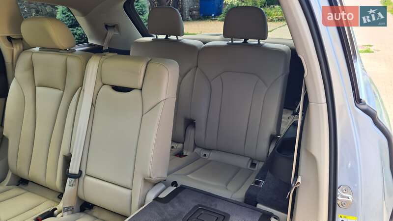 Внедорожник / Кроссовер Audi Q7 2017 в Ровно