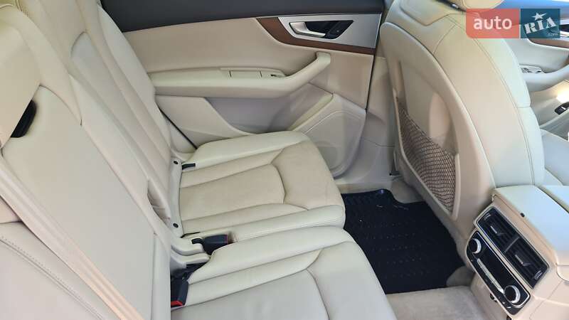 Внедорожник / Кроссовер Audi Q7 2017 в Ровно