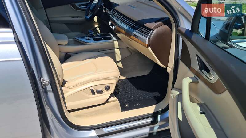 Внедорожник / Кроссовер Audi Q7 2017 в Ровно
