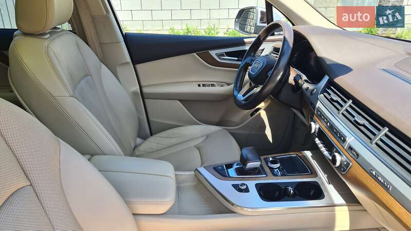 Внедорожник / Кроссовер Audi Q7 2017 в Ровно