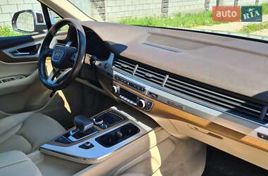 Внедорожник / Кроссовер Audi Q7 2017 в 