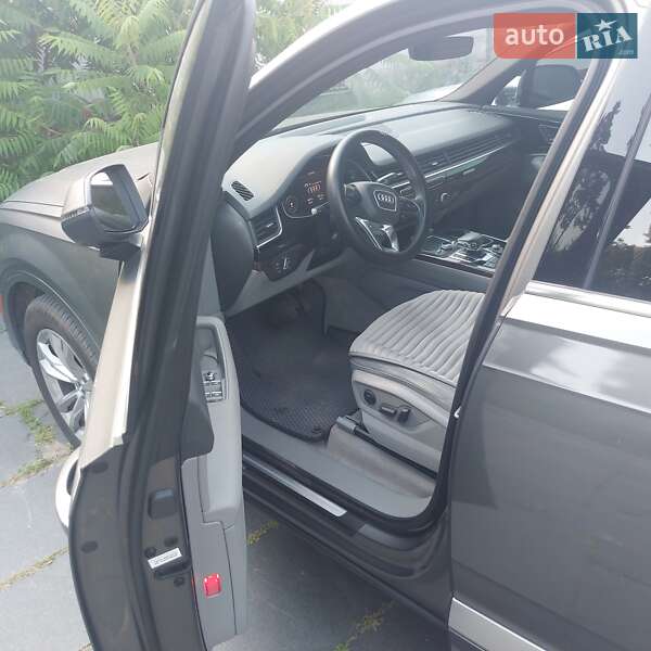 Позашляховик / Кросовер Audi Q7 2017 в Кременці