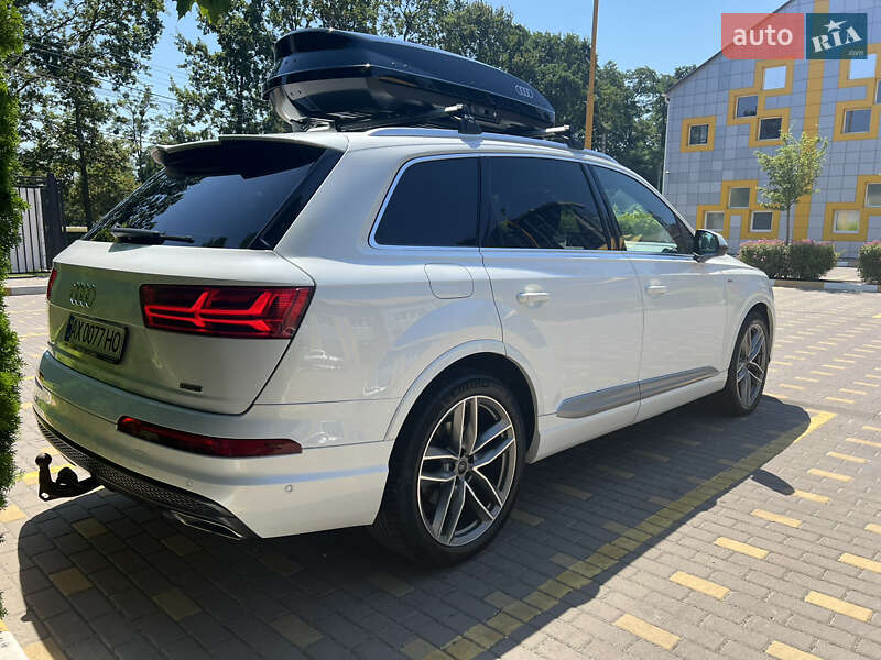Внедорожник / Кроссовер Audi Q7 2016 в Буче
