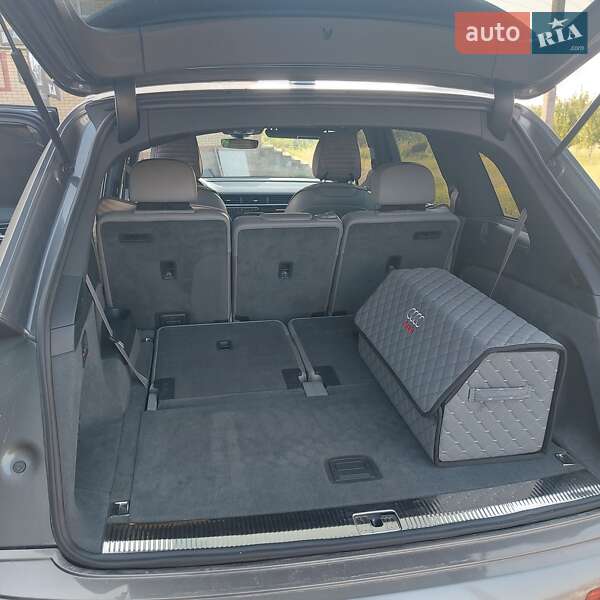 Позашляховик / Кросовер Audi Q7 2017 в Кременці