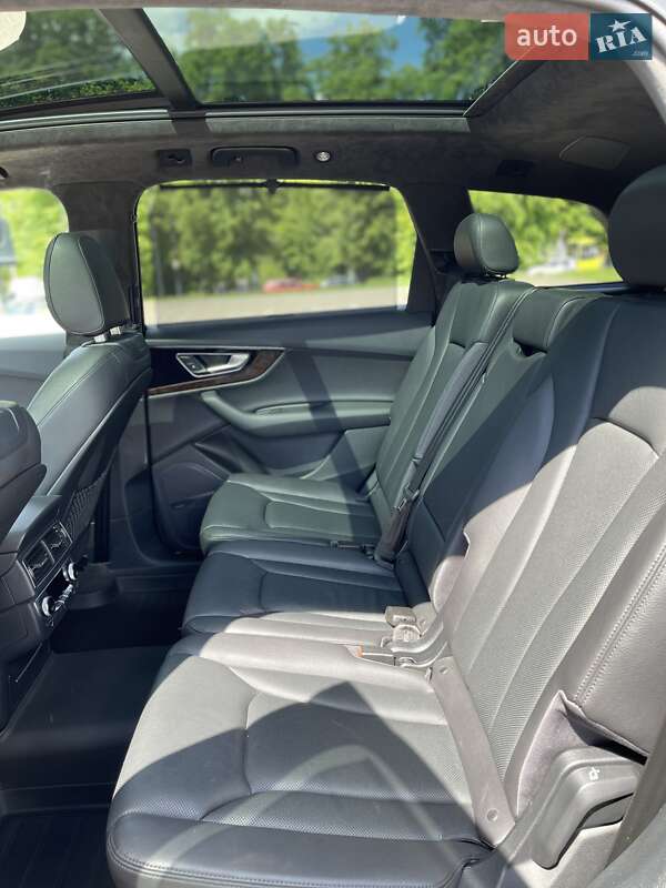 Позашляховик / Кросовер Audi Q7 2017 в Львові