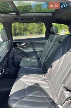 Позашляховик / Кросовер Audi Q7 2017 в 