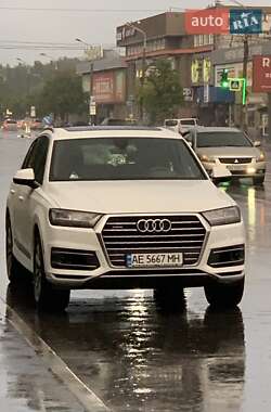 Позашляховик / Кросовер Audi Q7 2018 в 