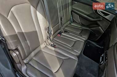 Внедорожник / Кроссовер Audi Q7 2016 в 