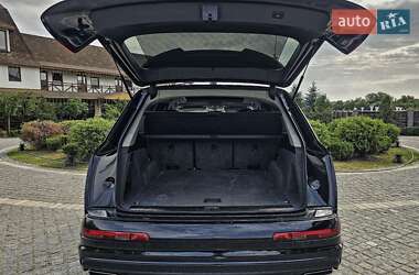 Внедорожник / Кроссовер Audi Q7 2016 в 