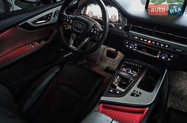 Внедорожник / Кроссовер Audi Q7 2016 в 